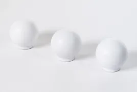 uchwyt-meblowy-galka-drewniana-kulka-biala-zestaw-3-szt