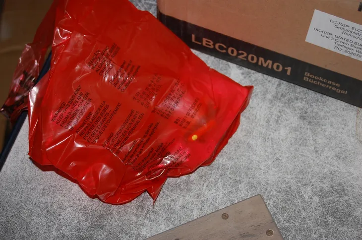 vasagle-polka-narozna-scienna-plywajaca-greige-stan-nowy-kolor-mebla-odcienie-szarosci