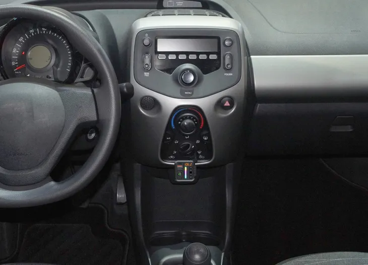 transmiter-samochodowy-fm-blow-74-173-marka-blow-model-74-173