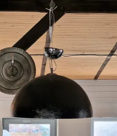 lampa-wiszaca-zloto-czarna