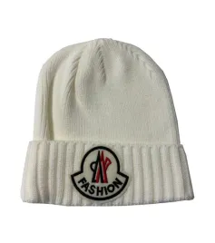 czapka-zimowa-fashion-biala