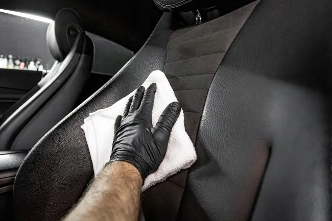 moje-auto-leather-white-mikrofibra-do-skory