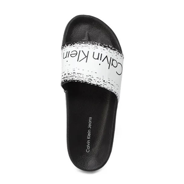 4023661-marka-calvin-klein