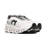 running-allwhite-marka-on