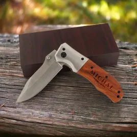 noz-skladany-z-grawerem-w-etui-dla-niego