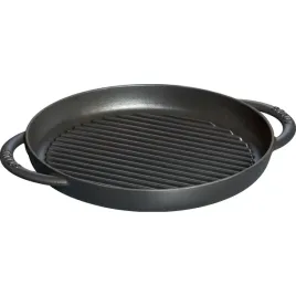 staub-okragla-patelnia-zeliwna-grillowa-z-dwoma-uchwytami-26-cm-czarna