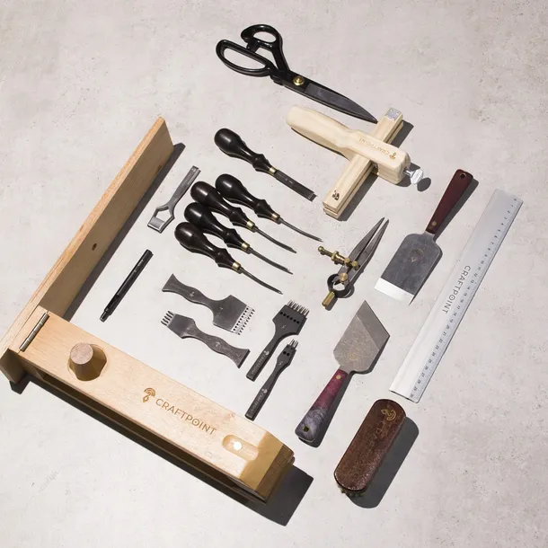 noz-szewski-japonski-z-drewniana-raczka-do-precyzyjnego-ciecia-skory-stan-nowy-marka-craftpoint