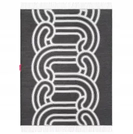 pled-czarny-bialy-wzor-130x170-cm-kocyk-z-fredzlami-ikea-sotronn