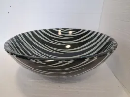 umywalka-szklana-42x42-cm-nablatowa-okragla-czarno-biala-wzor-zebra
