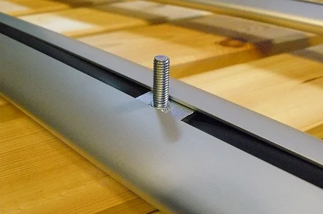 aguri-runner-na-relingi-audi-a6