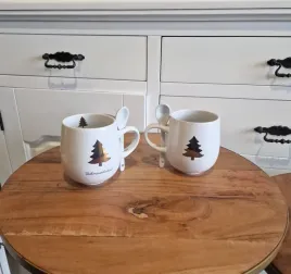 kubek-swiateczny-z-lyzeczka-prezent