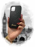 guess-iridescent-iphone-12-mini-black-funkcje-pochlanianie-wstrzasow