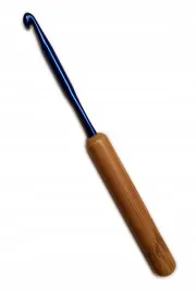 szydelko-aluminiowe-z-bambusowa-raczka-skc-650-mm