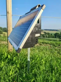 elektryzator-solarny-titans4200-dla-koni-bydla-owiec-i-koz-42-j-kerbl