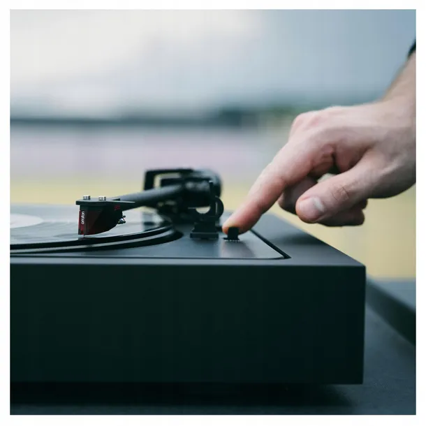 gramofon-pro-ject-automat-a2-czarny-zlacza-wyjscie-audio