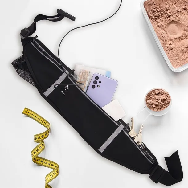 torebka-nerka-odblaskowa-do-biegania-cechy-dodatkowe-elementy-odblaskowe-miejsce-na-bidon-miejsce-na-klucze-miejsce-na-telefon-wyjscie-na-kabel-do-sluchawek