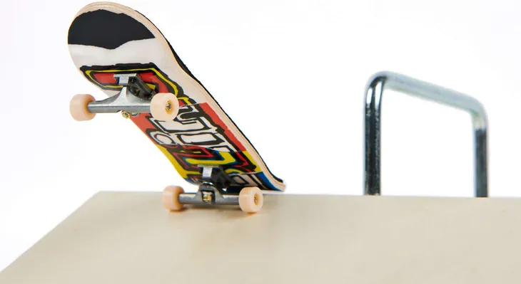 fingerboard-spin-master-shred-pyramid-waga-z-opakowaniem-0-8-kg