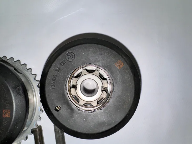 zespol-regulacyjny-walka-wydechowy-vanos-bmw-e60-e61-e63-e64-e65-e70-e81-producent-czesci-bmw-oryginalne-oe-stan-nowy