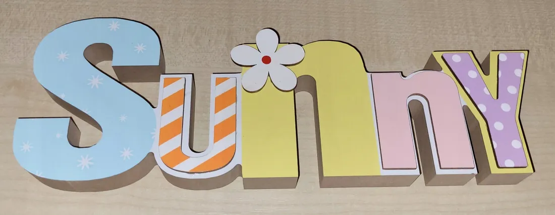 napis-sunny-drewniany