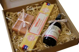 zestaw-prezentowy-mydlo-marsylskie-waniliowe-kadzidelka-waniliowe-satya-wod