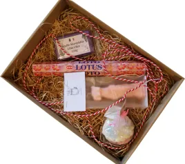 zestaw-prezentowy-babeczka-do-kapieli-swieca-sojowa-kadzidelka-mydlo