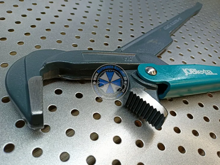 klucz-nastawny-szwedzki-do-rur-15-90-cr-v-jobiextra-x7371-cechy-dodatkowe-uchwyt-antyposlizgowy