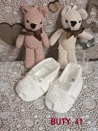 smietankowe-sandalki-do-czrztu-z-koronka-dla-dziewczynki-buty-41-74
