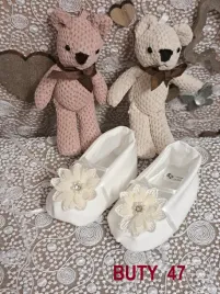 buciki-do-chrztu-dla-dziewczynki-z-kwiatkami-buty-47-62