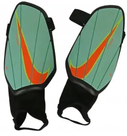 ochraniacze-pilkarskie-nike-sp2165-379