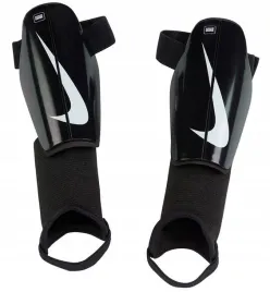 ochraniacze-pilkarskie-nike-charge-dx4610-010