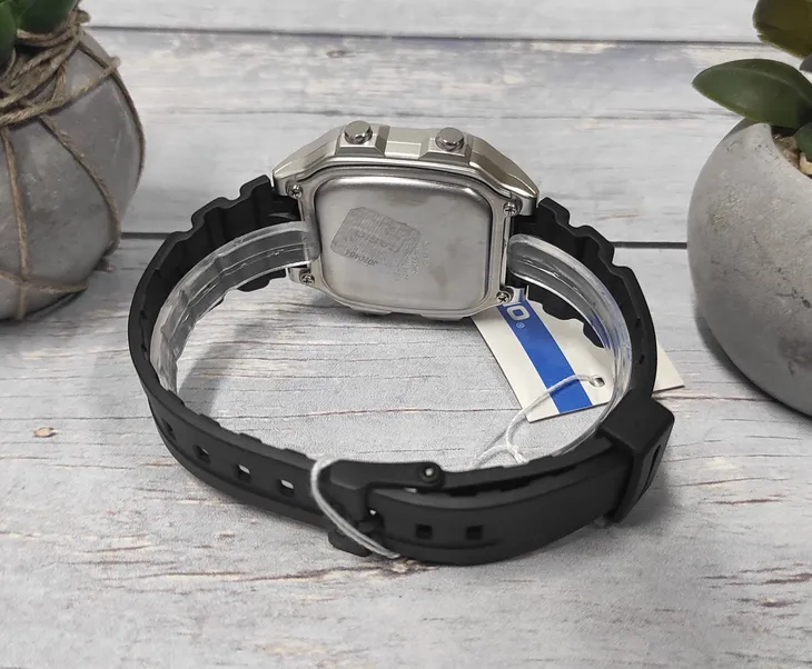 zegarek-casio-ae-1200wh-1cvef-cechy-dodatkowe-nie-zawiera-niklu