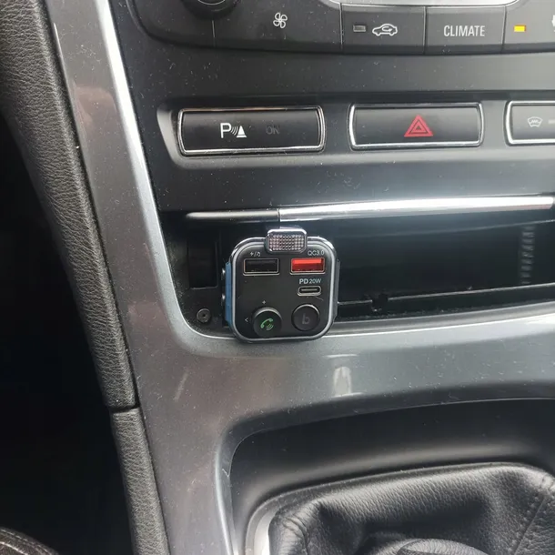 transmiter-samochodowy-transmiter-bluetooth-fm-ladowarka-adapter-2-x-usb-stan-nowy