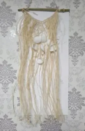 dekoracja-z-muszlkami-i-rafia