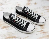 swiecace-sznurowki-biale