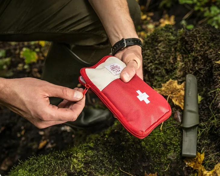 saszetka-apteczka-material-dominujacy-poliester