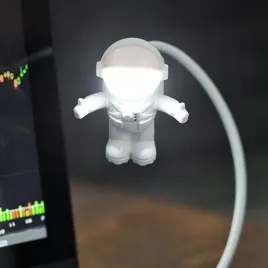 lampka-astronauta-na-usb-carton-box-prezent-gadz