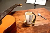 kubek-muzyka-gitara-klasyczna-stan-nowy-waga-z-opakowaniem-0-4-kg