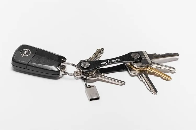 key-master-organizer-do-kluczy-czarny-prezent
