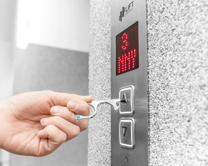 bezdotykowy-dotykacz-srebrny-cechy-dodatkowe-brak