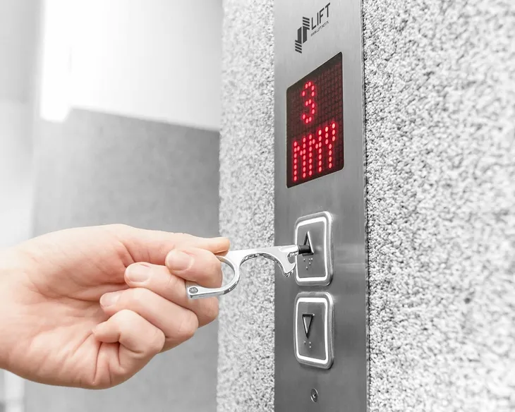 bezdotykowy-dotykacz-srebrny-stan-nowy-material-dominujacy-metal