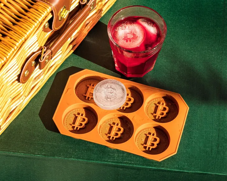 foremka-na-lod-i-czekolade-bitcoin-stan-nowy