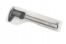 suwmiarka-elektroniczna-cyfrowa-w-transparentnym-plastikowym-pudelku-25x85