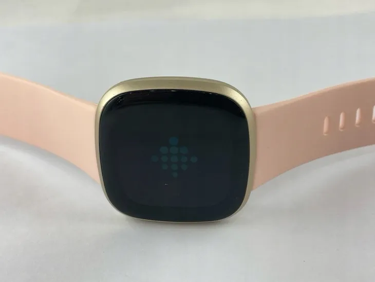 smartwatch-fitbit-versa-2-rozowy