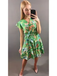 sukienka-z-falbankami-w-kwiaty-elegancka-i-na-codzien