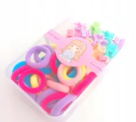 male-gumki-gumeczki-spinki-spineczki-dzieciece-do-wlosow-w-pudelku-etui