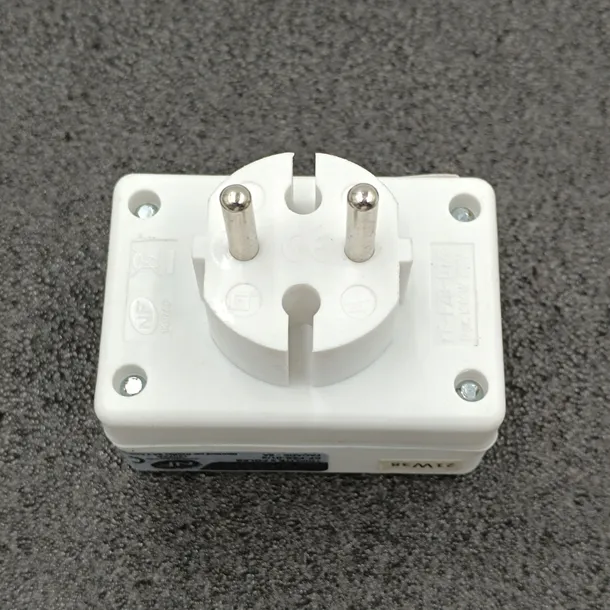 debflex-714620-listwa-zasilajaca-triplite-front-6a-rodzaj-inny