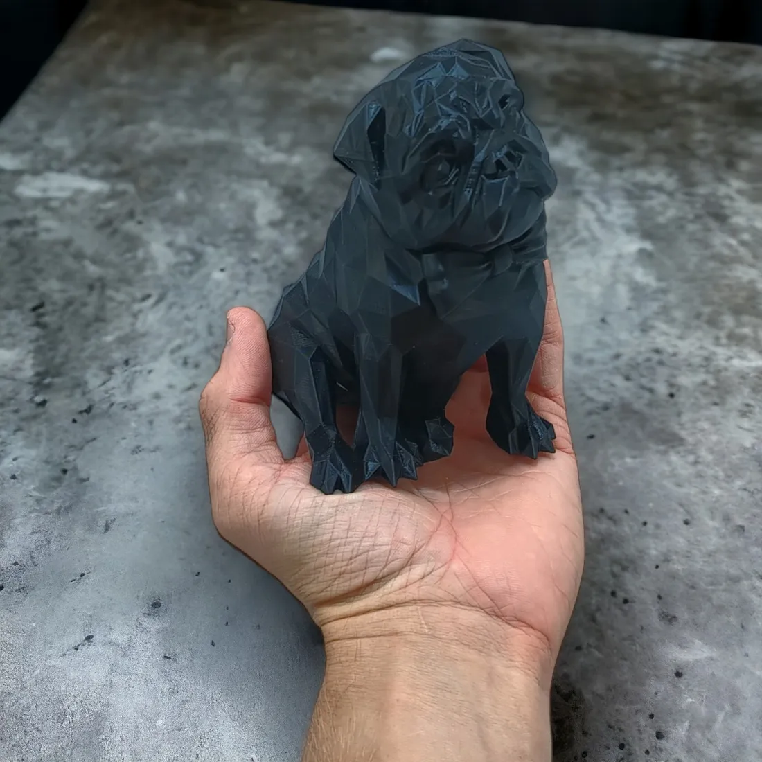 pies-figurka-psa-mops-the-pug-stan-nowy