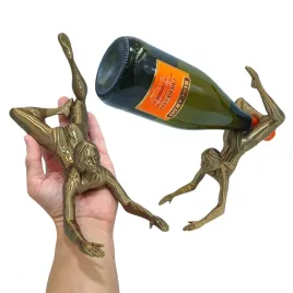 stojak-na-wino-kobieca-figurka-prezent