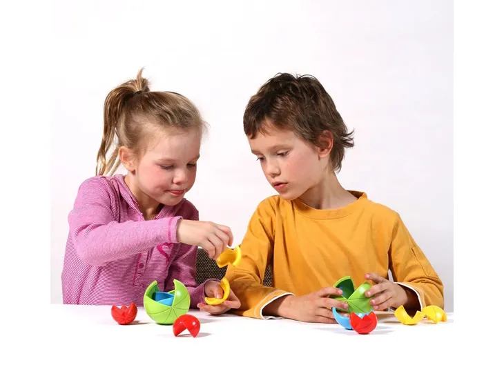 kolorowa-gra-kula-lamiglowka-wiek-dziecka-3-lata