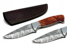 noz-recznie-wykonany-bushcraft-survival-stal-damascenska-skorzane-etui-k168